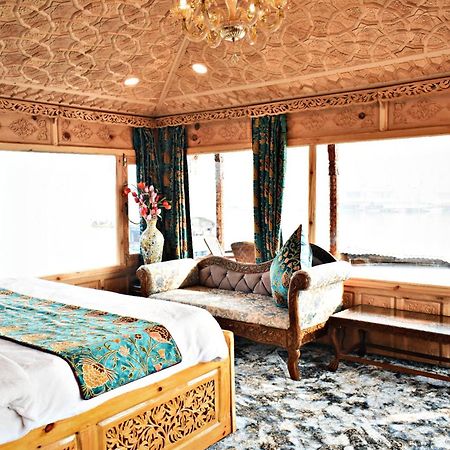 Hotel Heritage Amina Group Of Houseboats Srīnagar Esterno foto