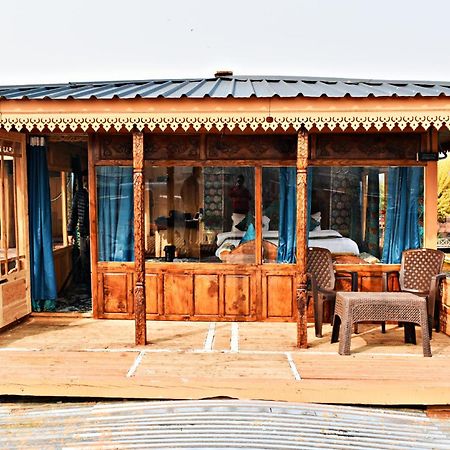 Hotel Heritage Amina Group Of Houseboats Srīnagar Esterno foto
