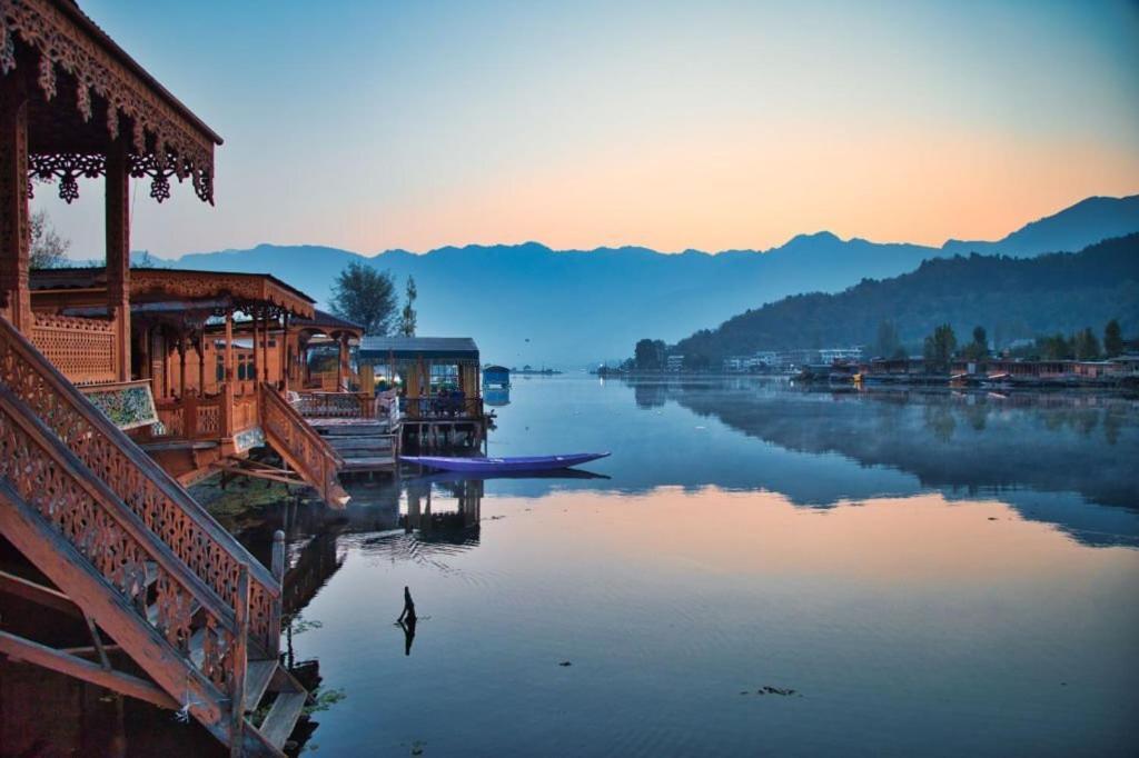 Hotel Heritage Amina Group Of Houseboats Srīnagar Esterno foto