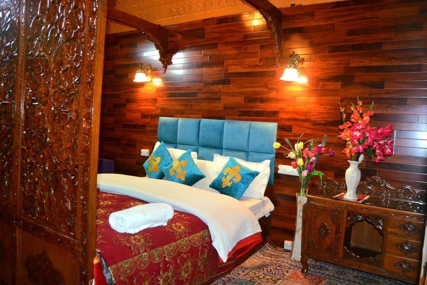 Hotel Heritage Amina Group Of Houseboats Srīnagar Esterno foto
