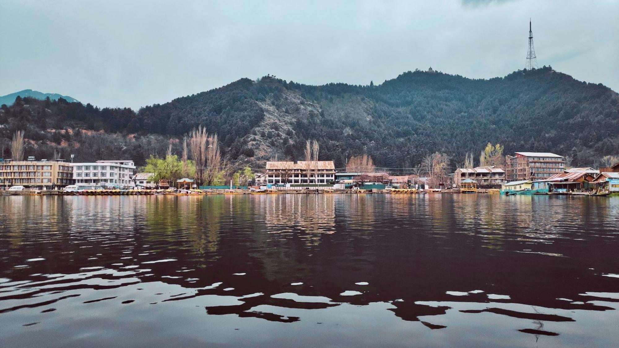 Hotel Heritage Amina Group Of Houseboats Srīnagar Esterno foto