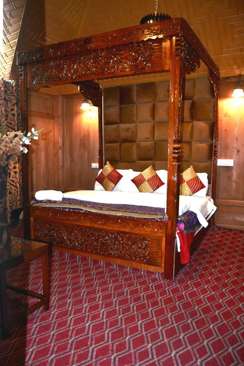 Hotel Heritage Amina Group Of Houseboats Srīnagar Esterno foto
