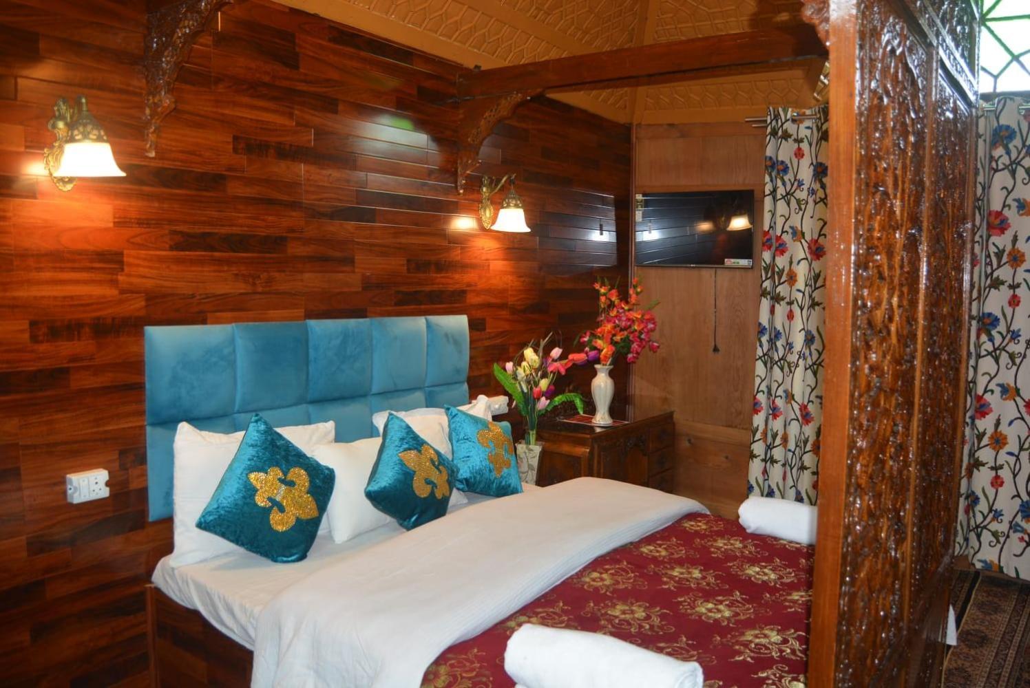 Hotel Heritage Amina Group Of Houseboats Srīnagar Esterno foto