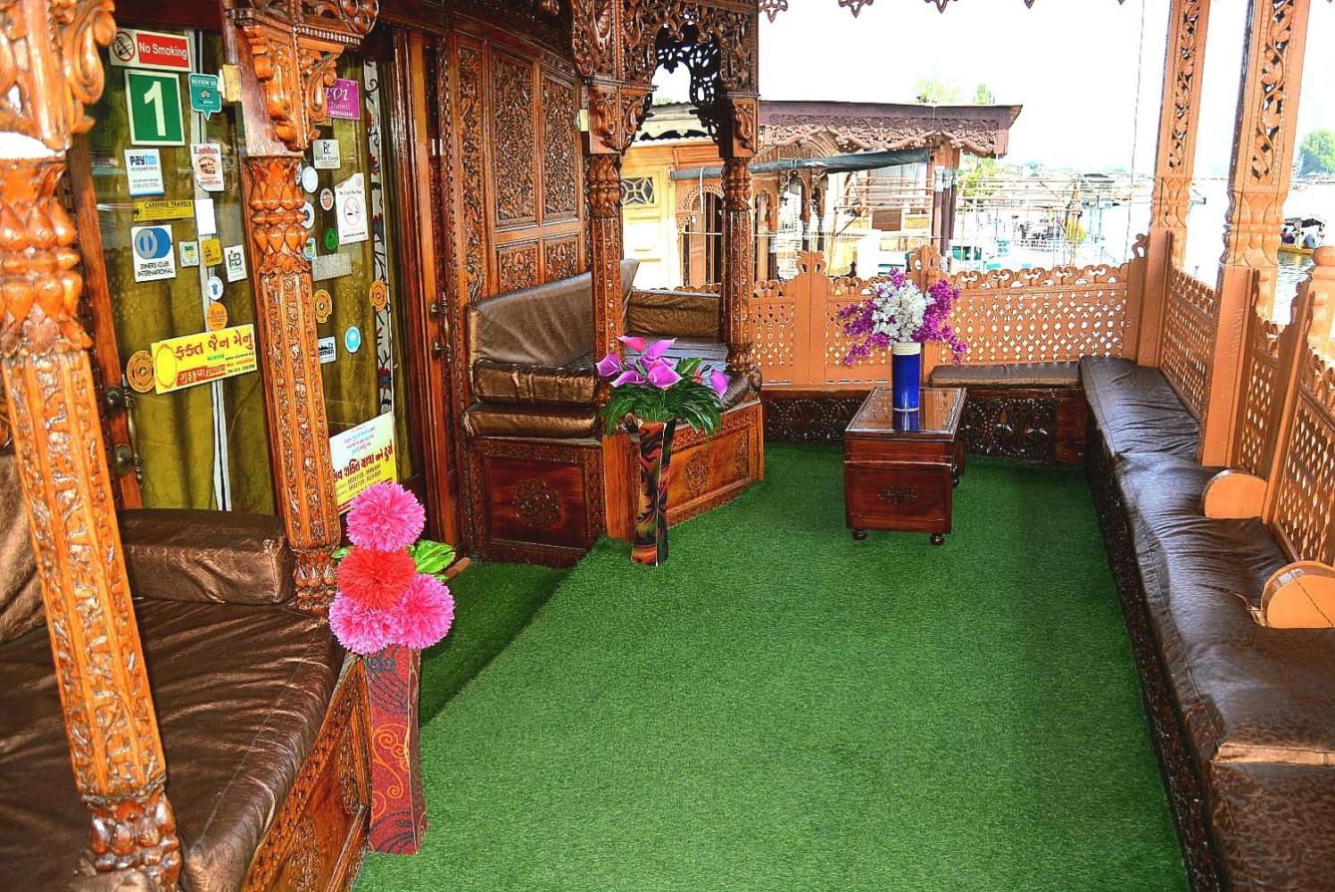 Hotel Heritage Amina Group Of Houseboats Srīnagar Esterno foto
