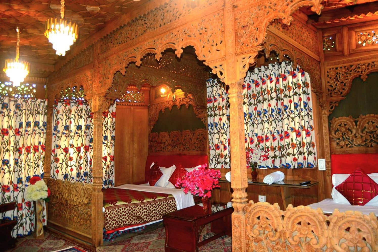 Hotel Heritage Amina Group Of Houseboats Srīnagar Esterno foto