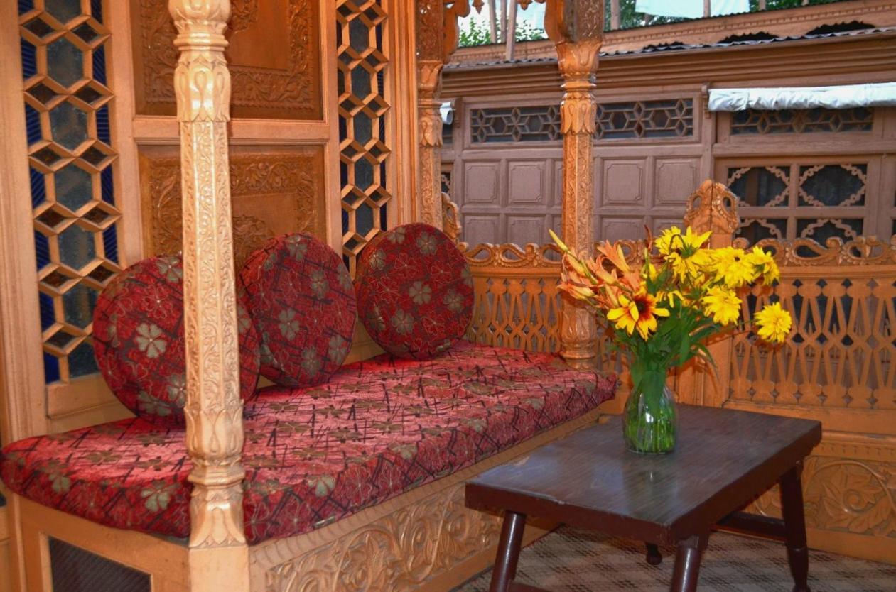 Hotel Heritage Amina Group Of Houseboats Srīnagar Esterno foto