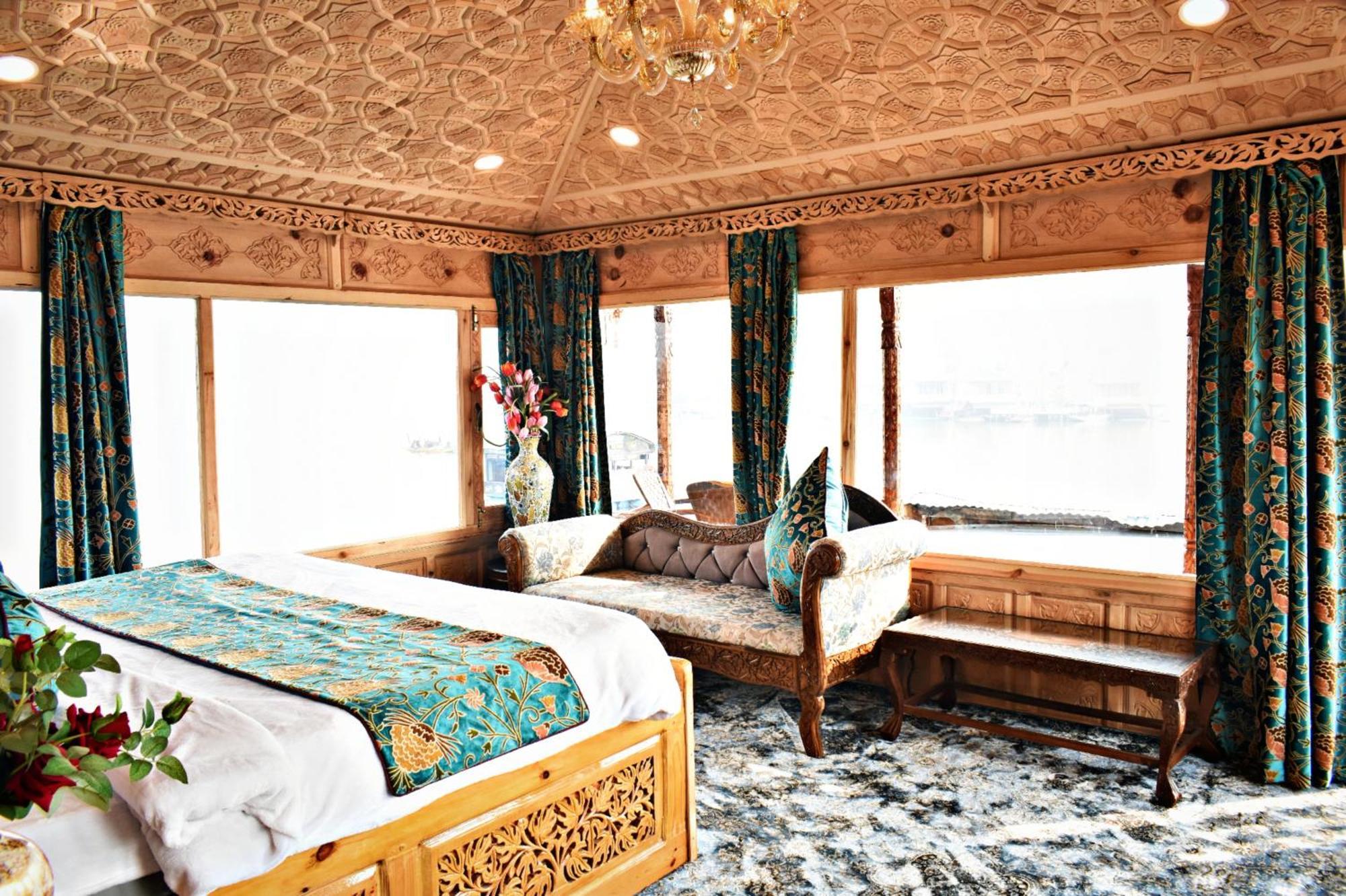 Hotel Heritage Amina Group Of Houseboats Srīnagar Esterno foto